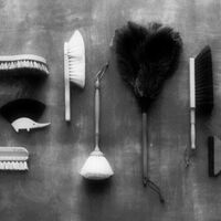 พนักงานรับจ้างทำความสะอาดบ้านต่าง ๆ ในเขตคิซารากิ