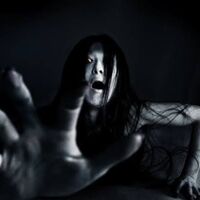 อะไรอยู่ในบ้าน...?